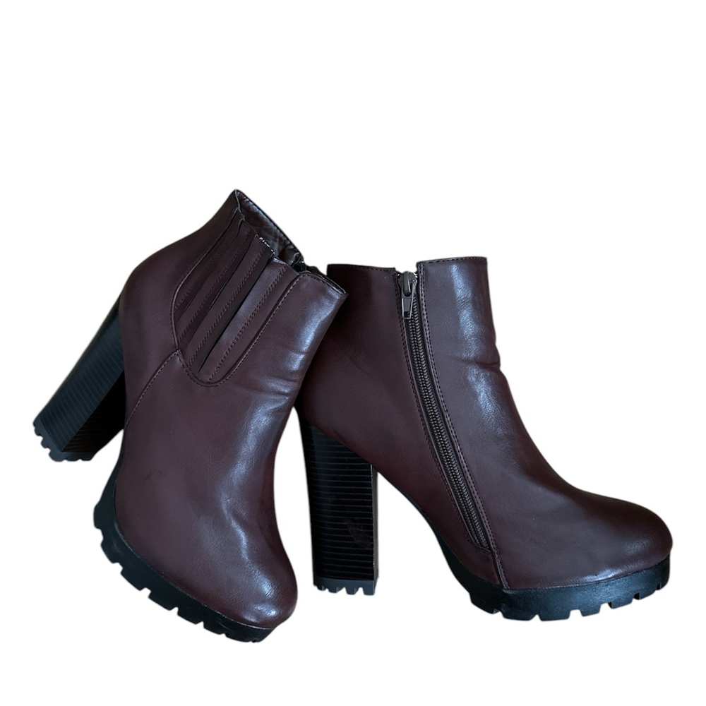 Bamboo Gaby Maroon platform ankle boots size 8